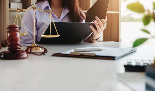 اسامی وکلای زن کیش